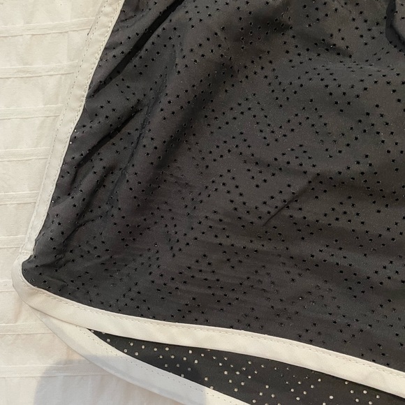 Black and white Water shorts Size XSmall - Picture 2 of 4